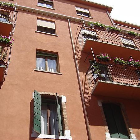 Guesthouse Alloggi Agli Artisti Venezia Esterno foto