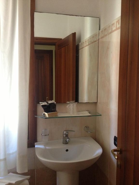 Guesthouse Alloggi Agli Artisti Venezia Camera foto