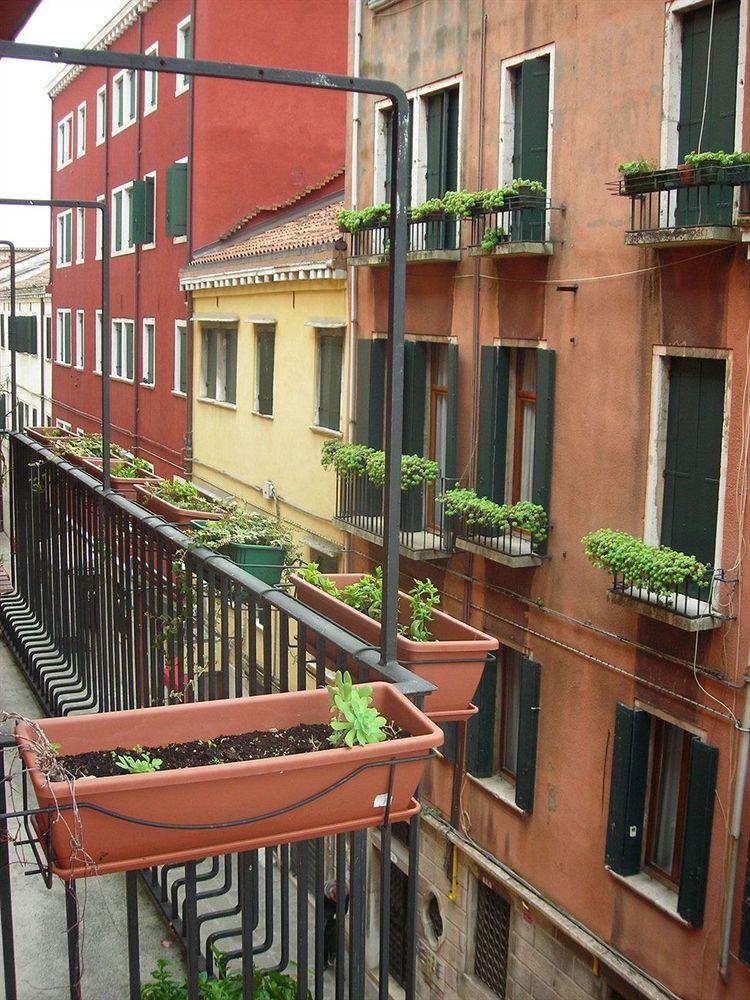 Guesthouse Alloggi Agli Artisti Venezia Esterno foto
