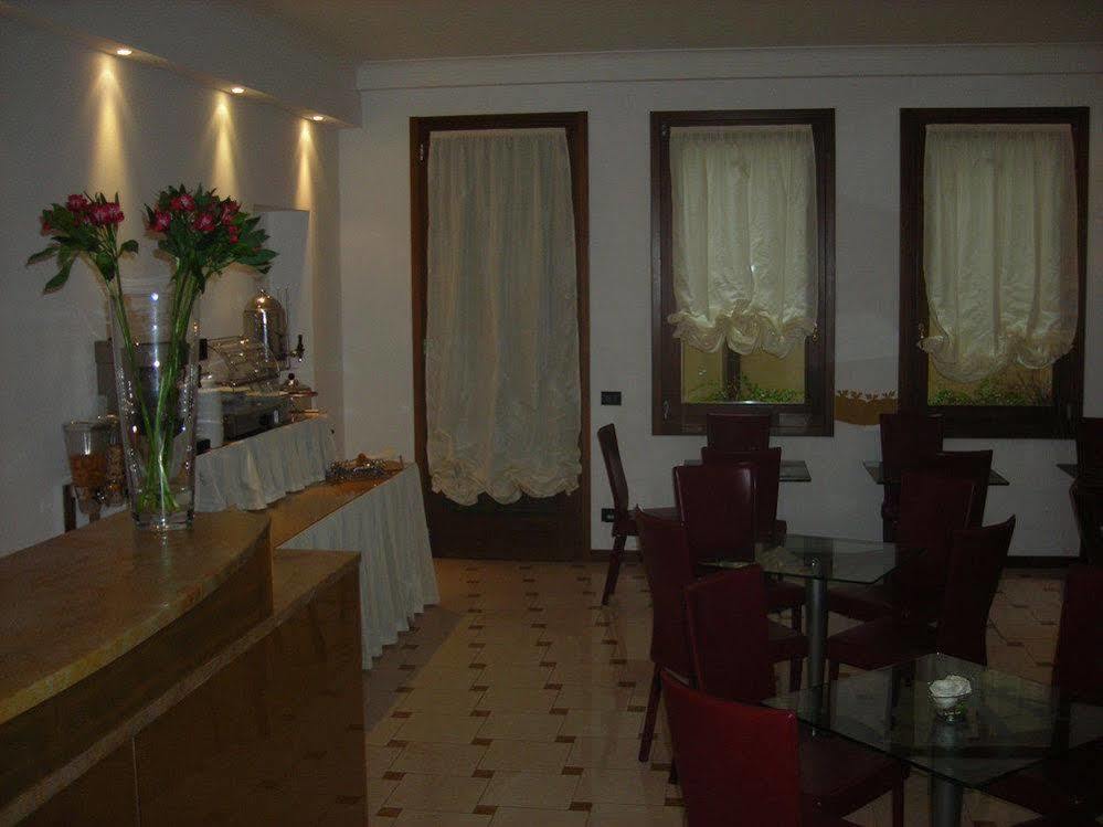 Guesthouse Alloggi Agli Artisti Venezia Esterno foto